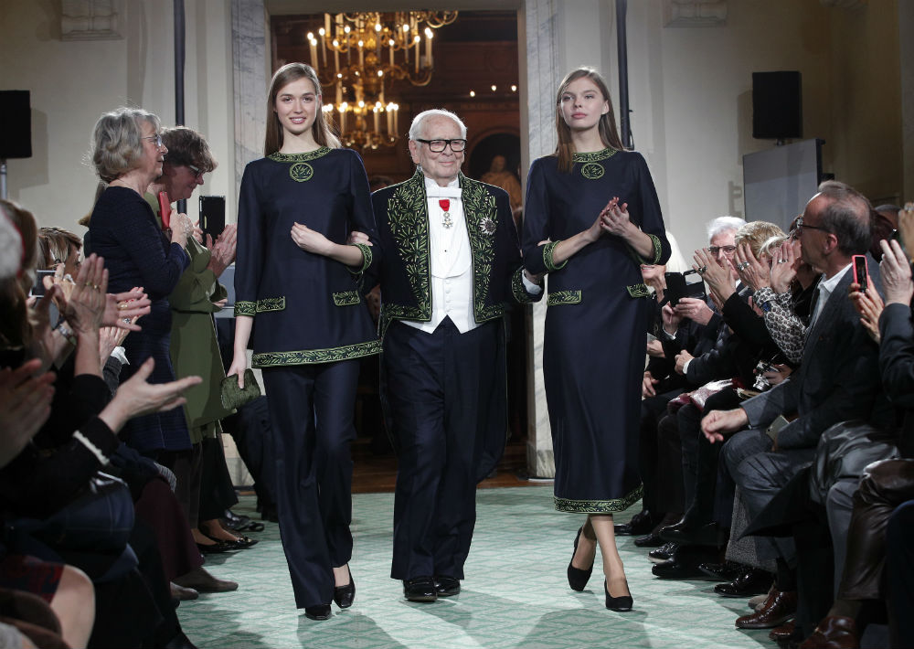 A sus 95 años, Pierre Cardin es el diseñador más longevo en la moda actual. (Archivo)