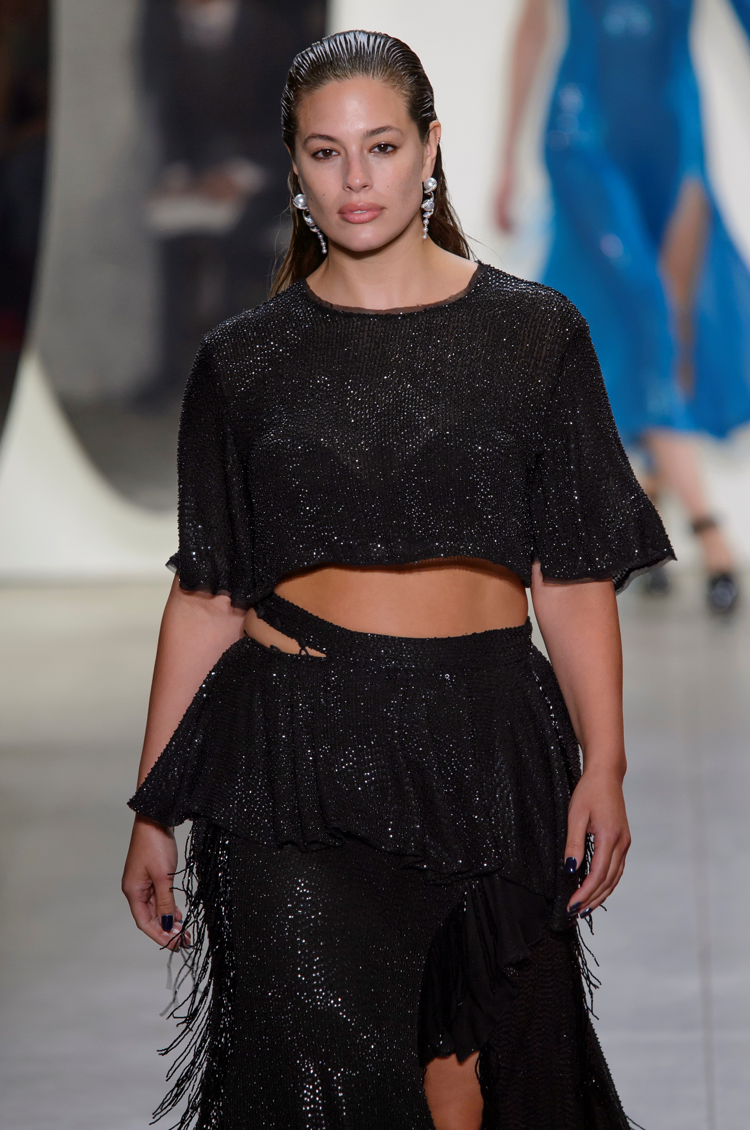 Una de las modelos plus más destacadas, Ashley Graham, participó de varios desfiles. Entre ellos, el de Christian Siriano. (WGSN)