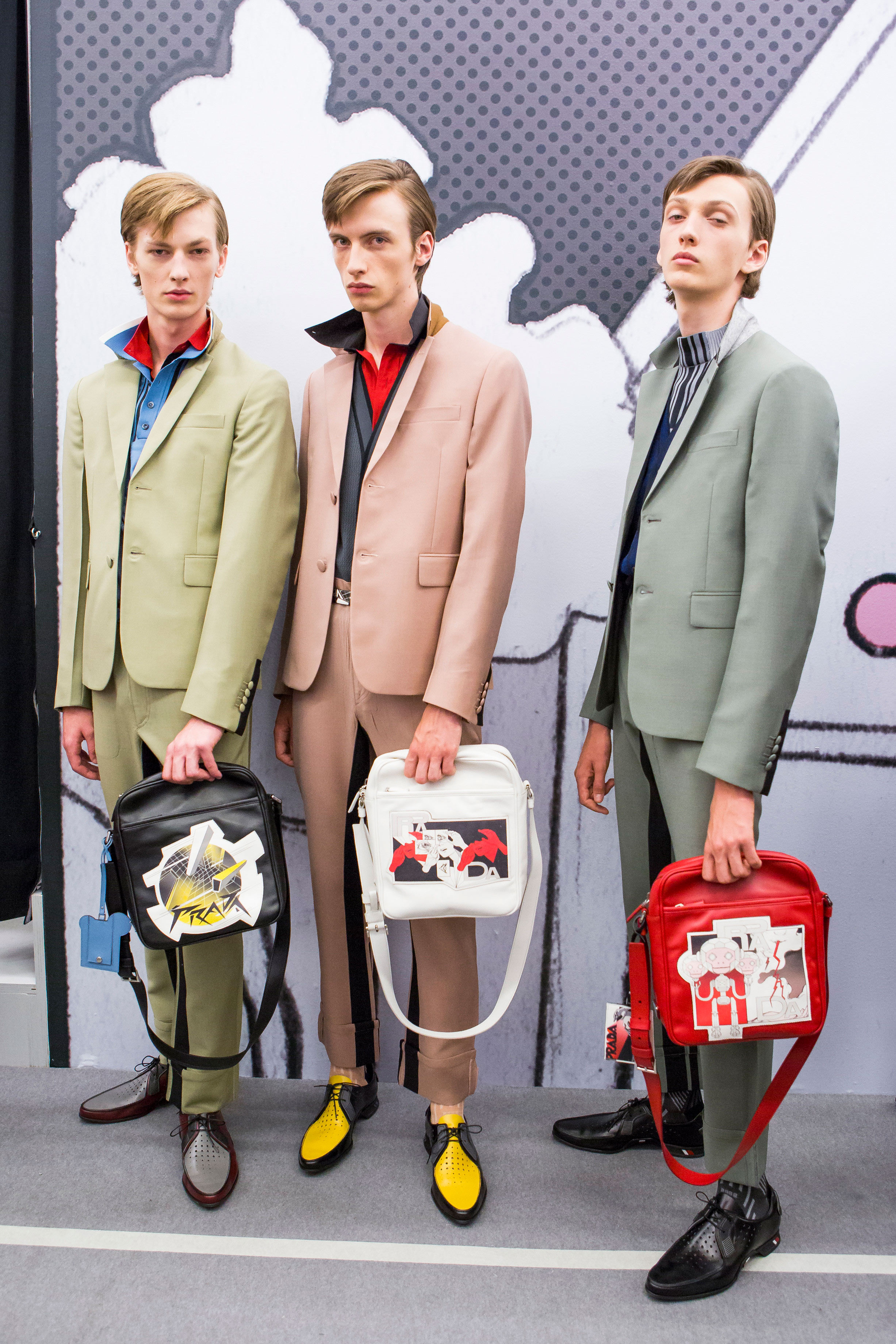 Los bolsos con estampados en cómics, uno de los fetiches de Prada. Foto: WGSN.