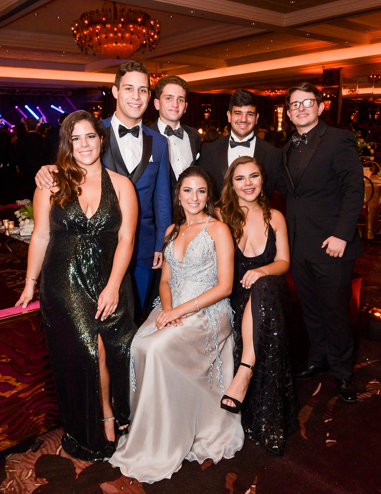Miembros de la Directiva de la Clase 2019. Eugenia Santaella, presidenta, Carlos Delgado, representante, Alejandro Quinones, tesorero, Felix Rolon, representante, Eudardo Martín, secretario, (sentadas) Nicole Polish, vicepresidenta, y Flavia Pilar, historiadora, en el Senior Prom de Baldwin School en el hotel Condado Vanderbilt. (Foto Enid M. Salgado Mercado)