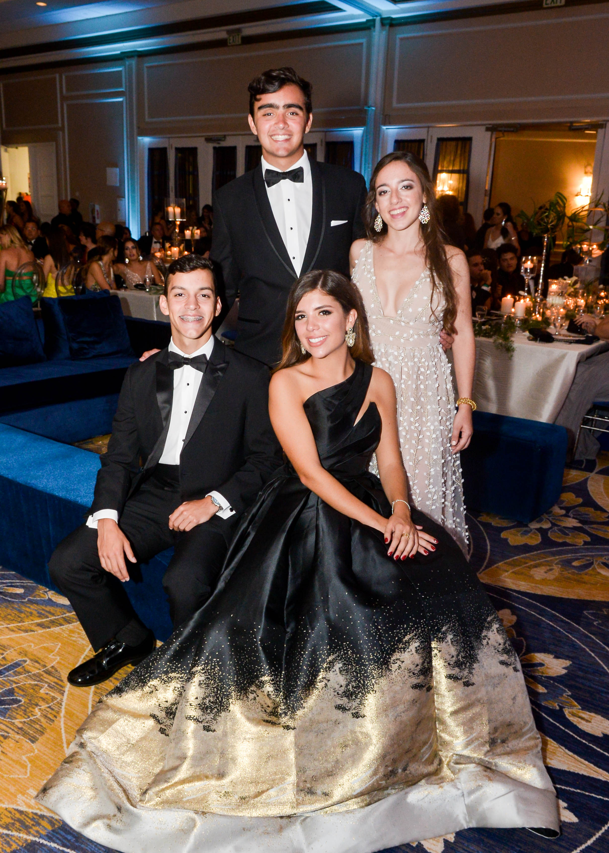 MIembros de la Directiva de la Clase 2019: (de pie) Eduardo Casalduc, presidente, Paula Areces, vicepresidenta, (sentados) Rodrigo Cianchini, secretario, y Vanessa Fernández, tesorera, en el Senior Prom del Colegio Marista en El San Juan Hotel. Foto Enid M. Salgado Mercado