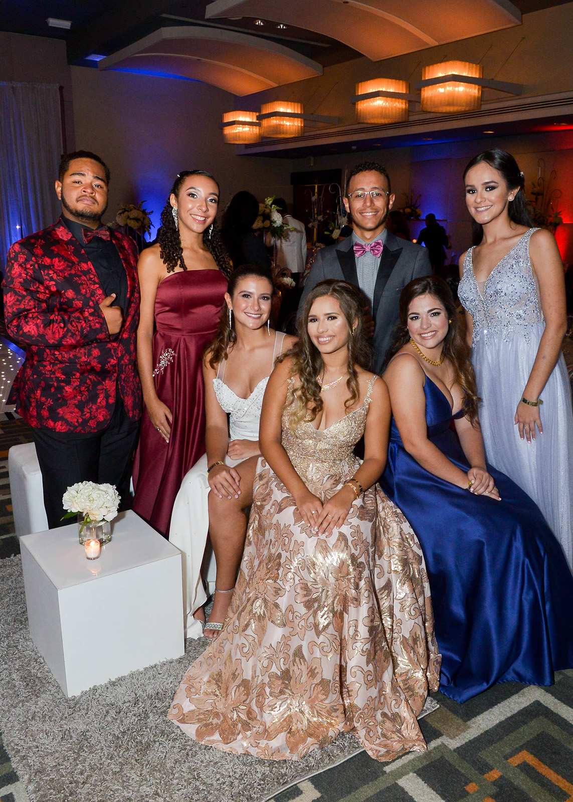 Miembros de la Directiva de la Clase 2019: de pie, Jetsael Calderón, Luisa Gruel, Dereck Terron, Jahleel Torres, sentadas, Juliana Krifter, Araceli Francisco y Cecille Beers, en el hotel La Concha. (Enid M. Salgado Mercado)