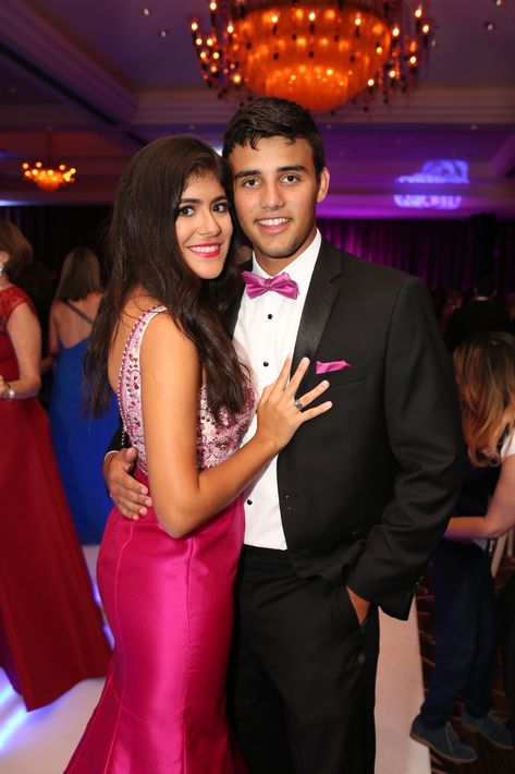 Isabel Zuñiga y Eric Osbinak, en el Senior Prom de Baldwin School.