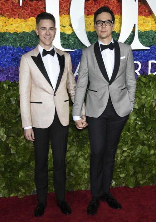 Todd Spiewak y Jim Parsons. (AP)