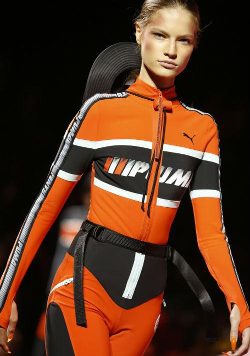 La ropa, usada sobre todo por las mujeres y algunos hombres, podría ser utilizada tanto en el gimnasio, para hacer ejercicio o incluso para selfies “de gimnasio”. (AP)