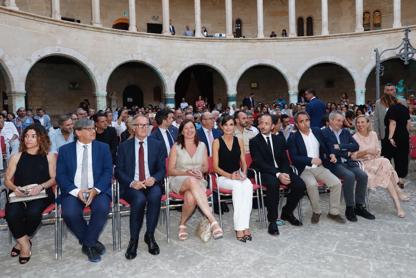 La audiencaia en el Patio de Armas en el Castillo de Bellver durante la ceremonia. (Casa de S.M. el Rey)