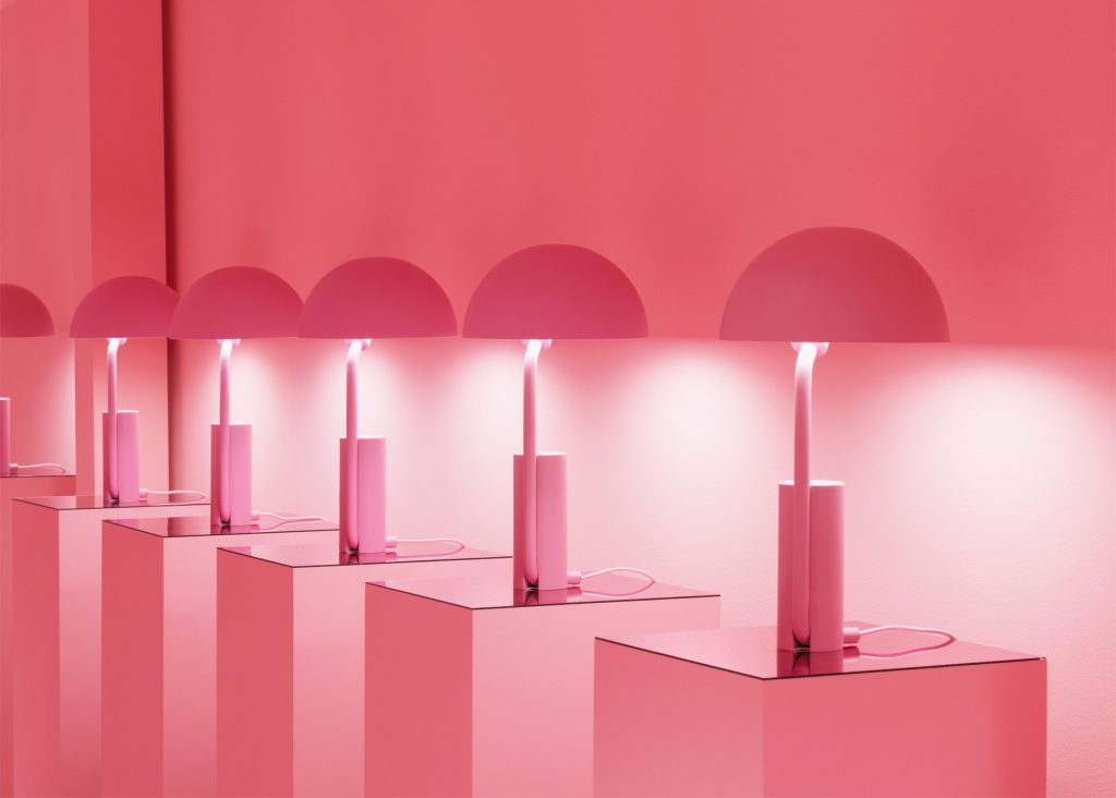 Puedes inspirarte en esta apuesta de Normann Copenhagen de Dinamarca y llevar un poco de color rosa a tu hogar. Foto WGSN.