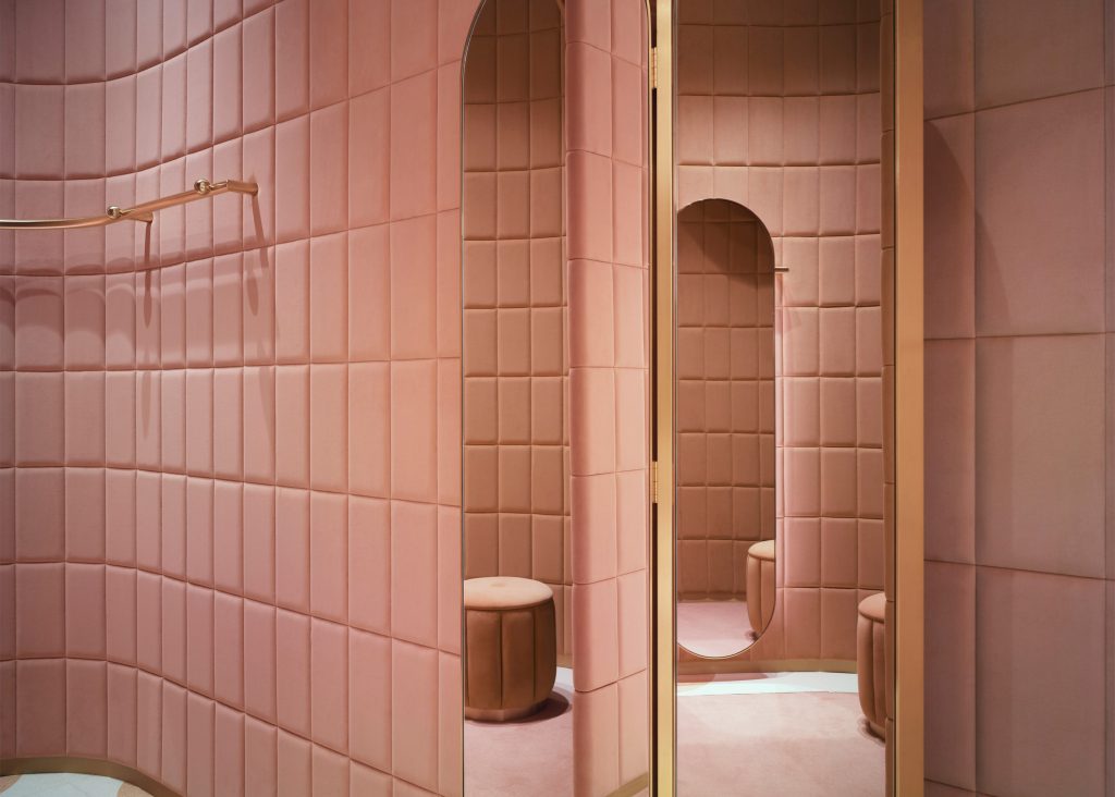 Una propuesta audaz de Red Valentino para las paredes de tu hogar. Foto WGSN.