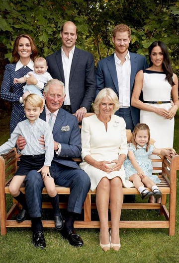 13 de noviembre de 2018. Foto compartida por la familia real en la que el príncipe Charles sale con su esposa Camilla, duquesa de Cornualles; sus hijos, los príncipes William y Harry; sus nueras, las duquesas de Cambridge y Sussex, y sus tres nietos, los príncipes George, Charlotte y Louis.