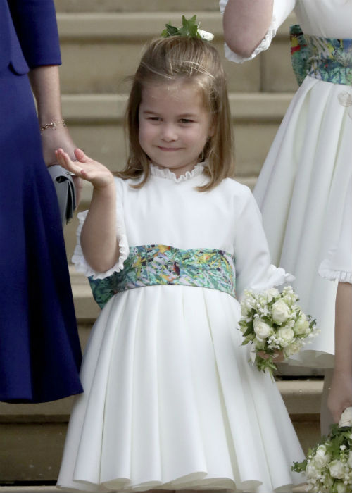 Le sigue su hermana Charlotte. (AP)