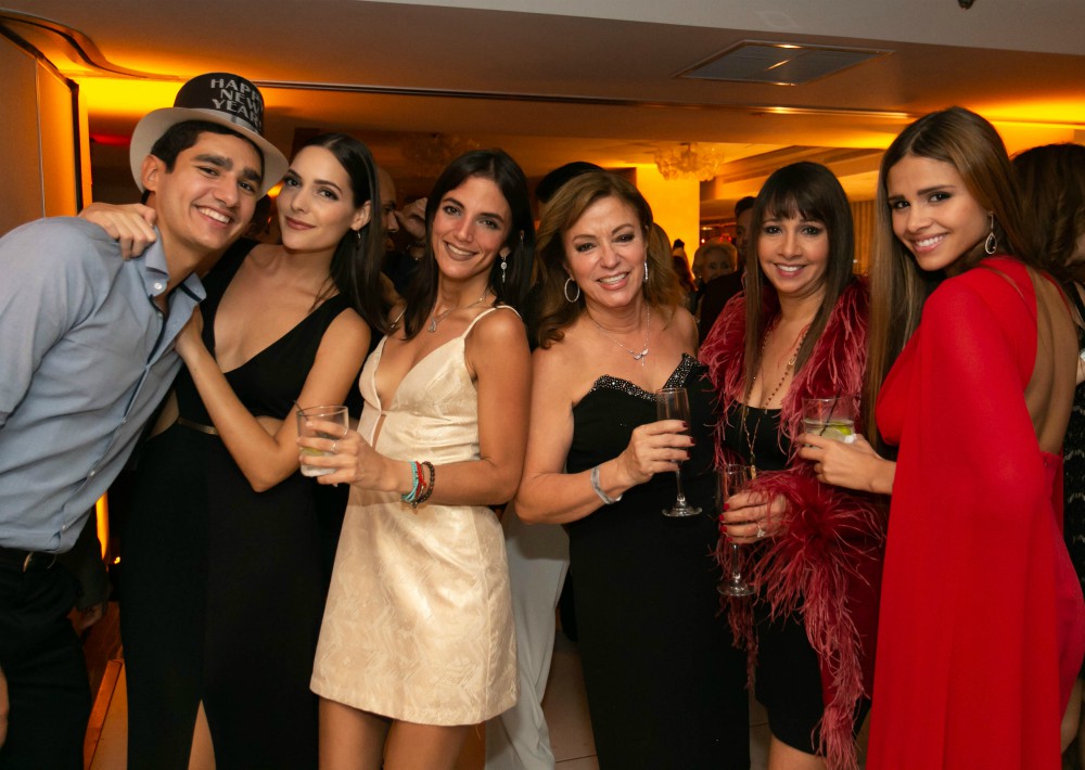 Grupo de invitados. (Suministrada)