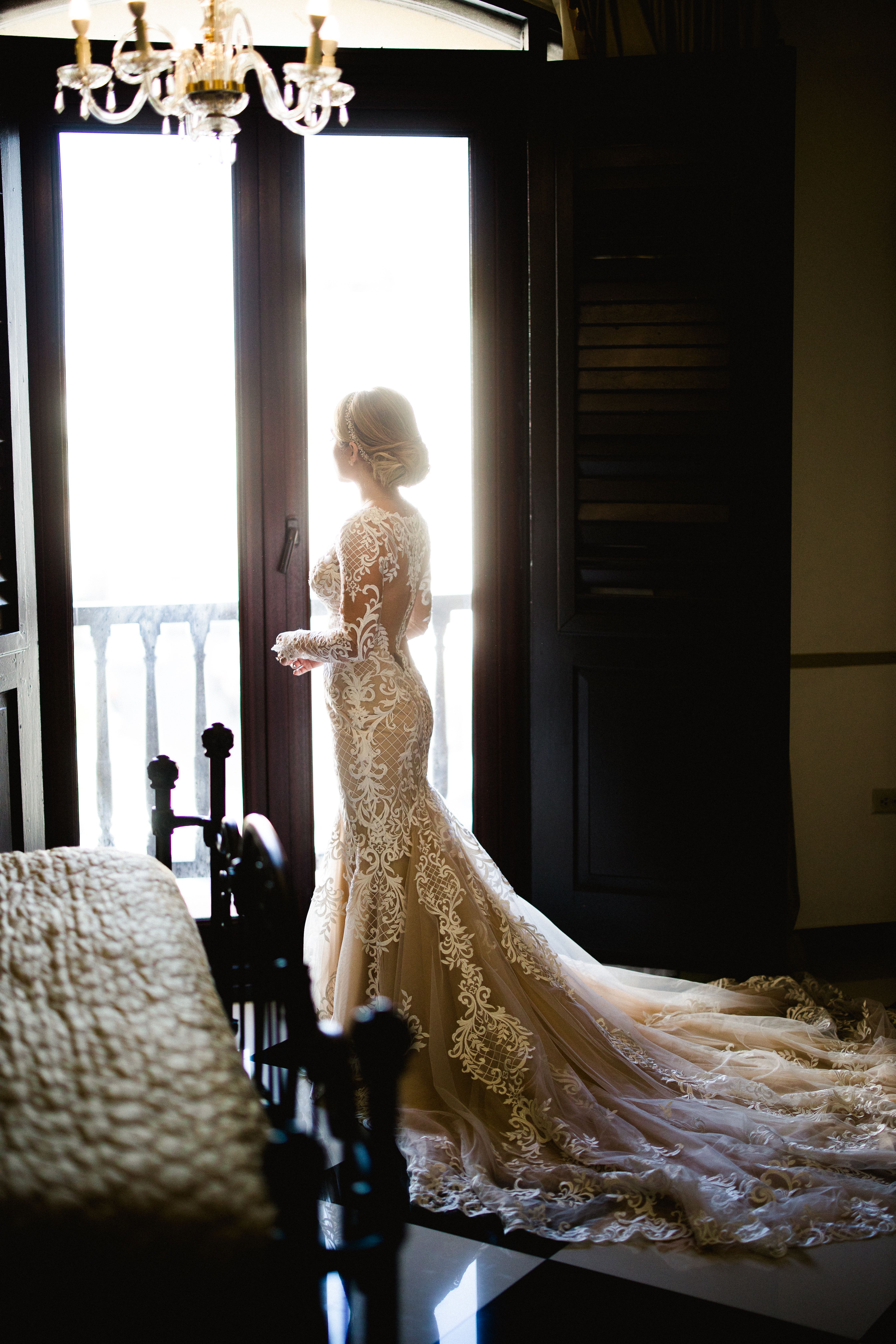 Vestimenta novia: D’Royal Bride. Peinado y maquillaje: Enrique Iglesias (Vanessa Velez)