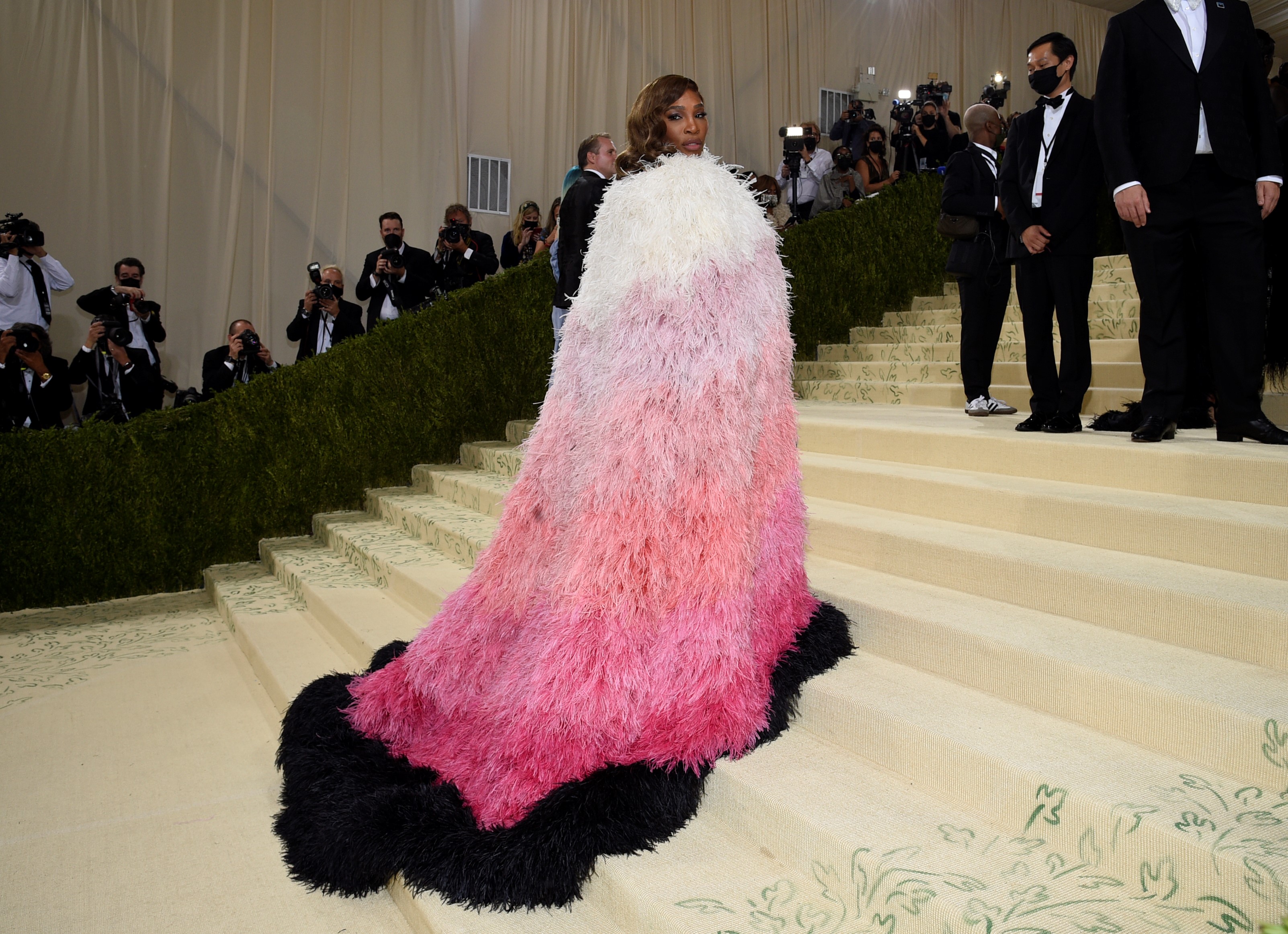 La tenista Serena Williams optó por un vestido de Gucci.