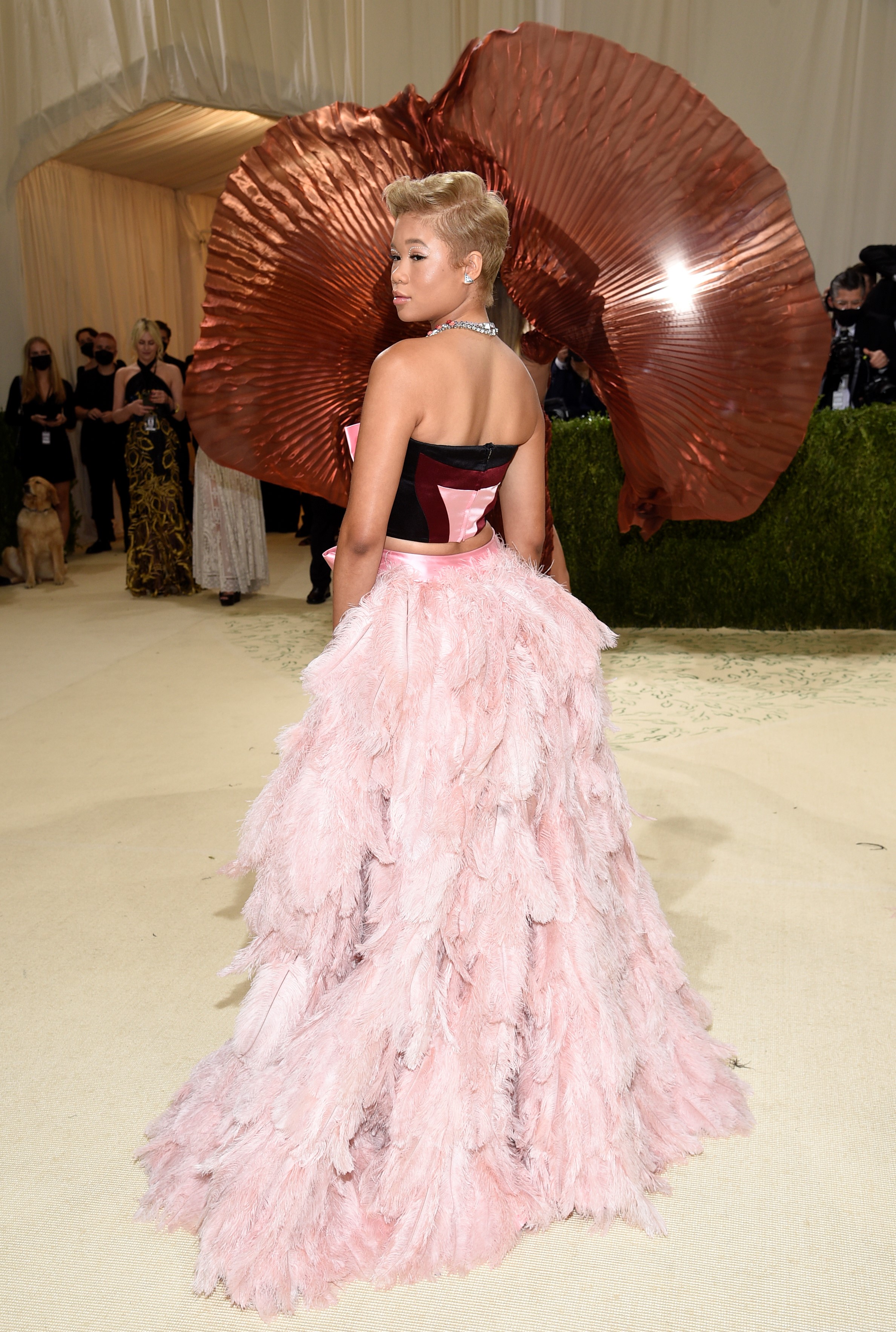 La actriz Storm Reid con un vestido de Prada.