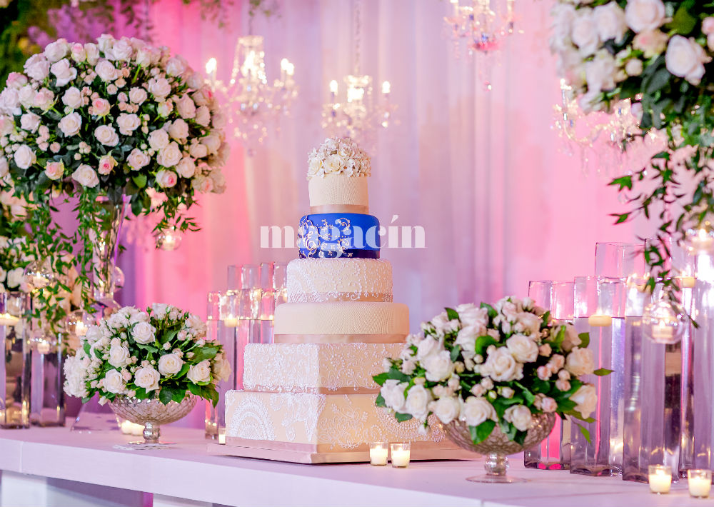 El bizcocho fue de Luxury Wedding Cakes by Lourdes y Karen Padilla. (Suministrada/ Claudette Montero)