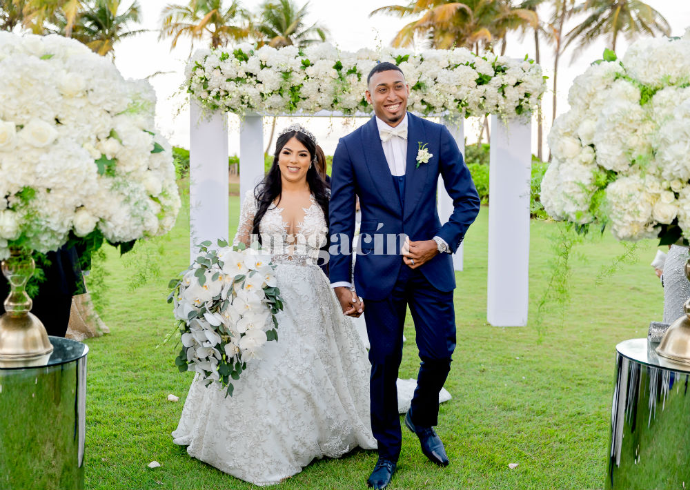 El traje de Edwin fue hecho a la medida por Leonardo Cordero Suria. (Suministrada/ Claudette Montero)