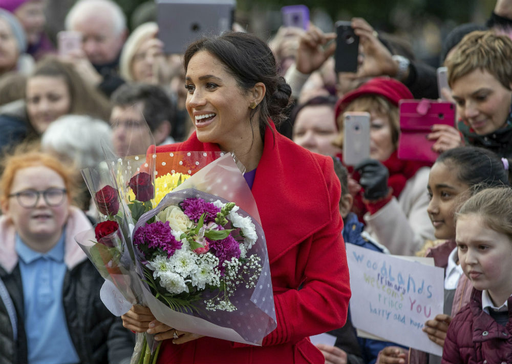 Durante la visita, la duquesa de Sussex, Meghan Markle lució su cada vez más avanzado embarazo. (AP)
