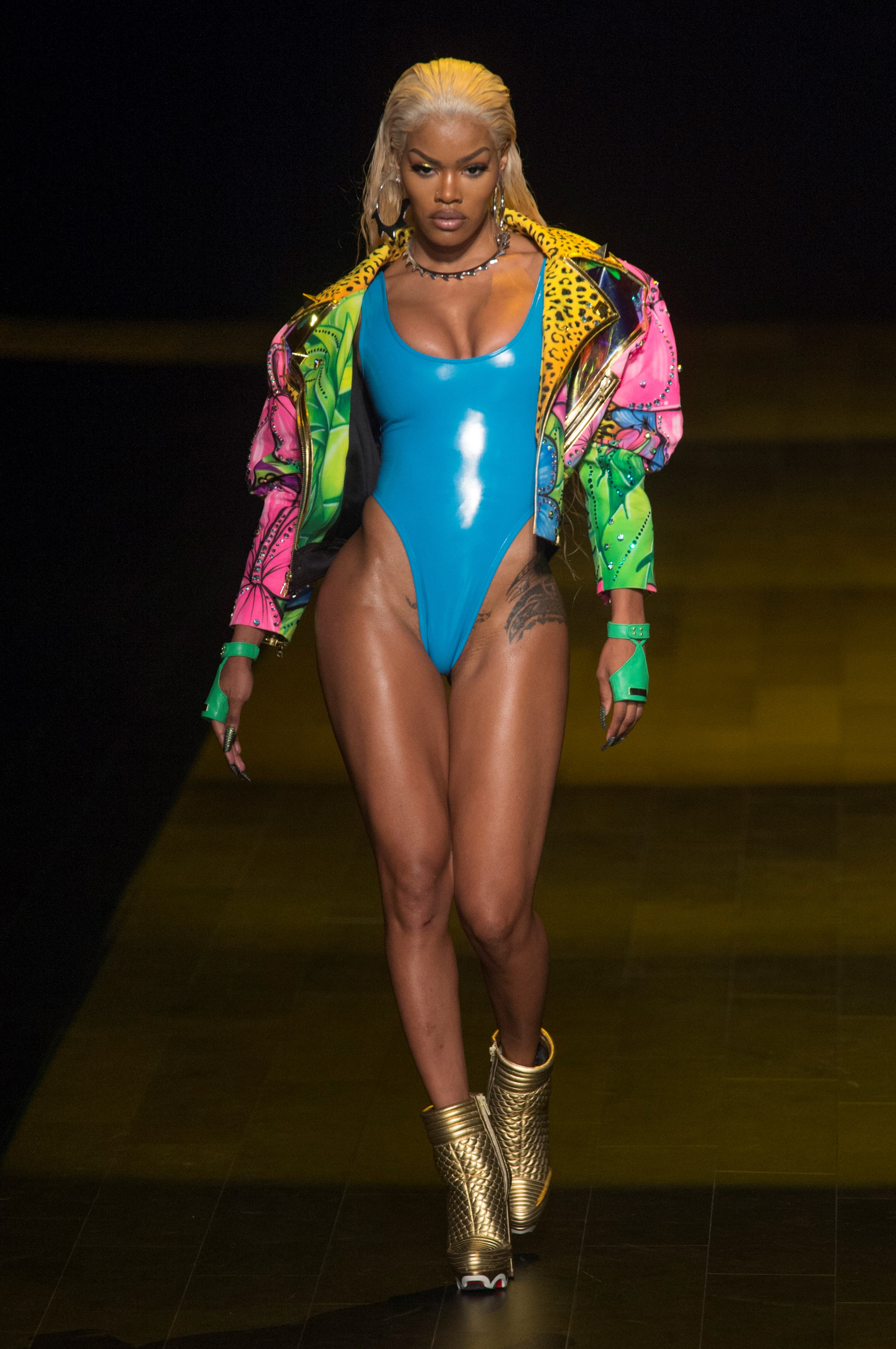 La artista y bailarina Teyana Taylor, que se dio a conocer en el video “Fade” de Kanye West, formó parte del desfile de The Blonds. (WGSN)