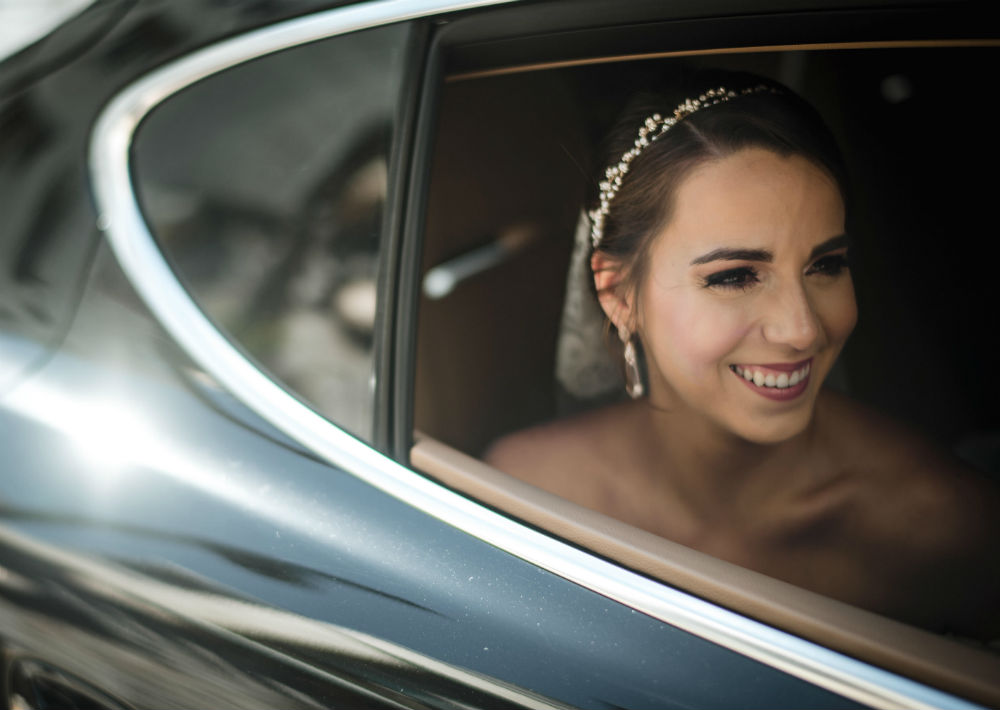 Vestido, mantilla y tocado de la novia: D’Royal Bride. (Suministrada)