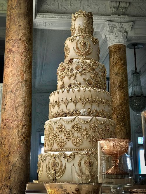 Bizcocho: Karen Padilla Master Baker & Luxury Cake Designers.