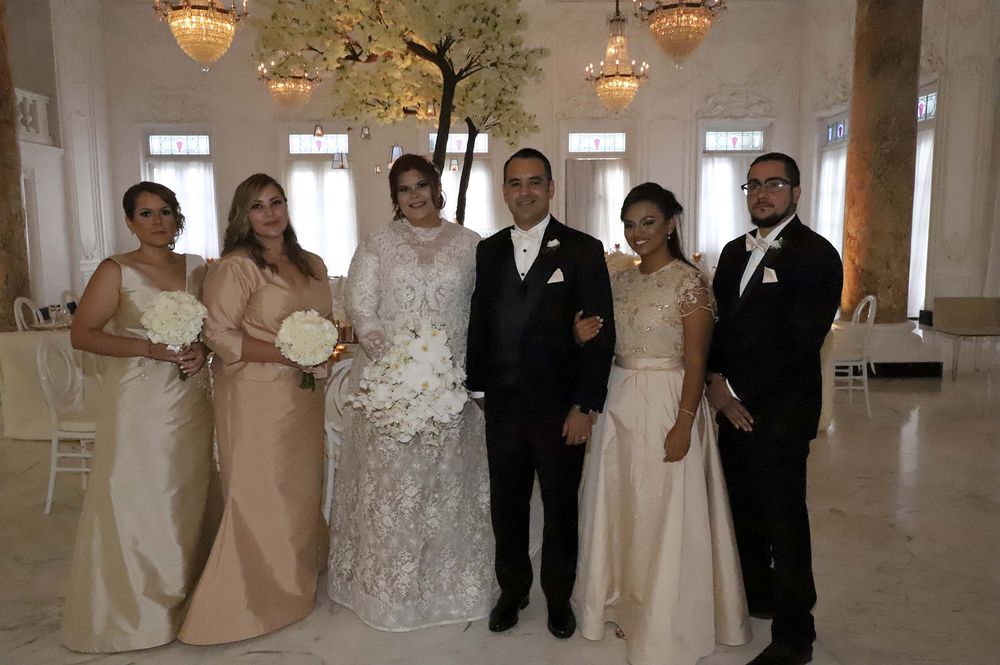 El séquito de la boda.