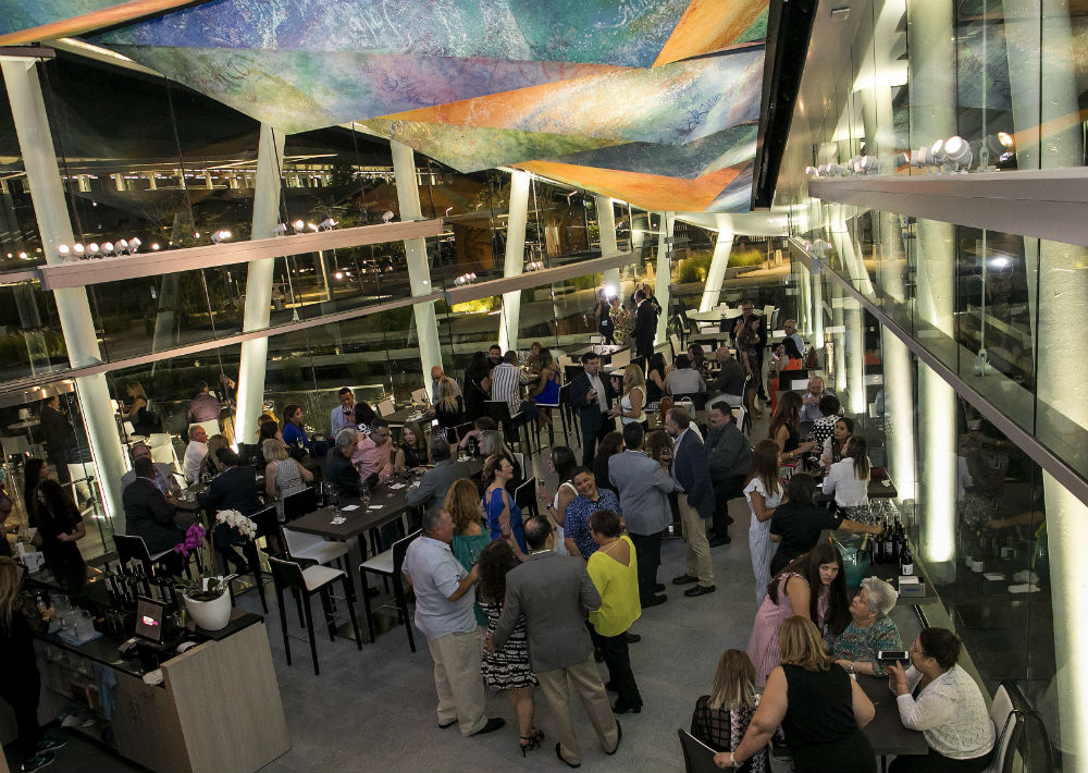 Tinto y Blanco, Bar de Vinos y Tapas inauguró su segundo espacio en Hato Rey con una exquisita fiesta. (Suministrada)