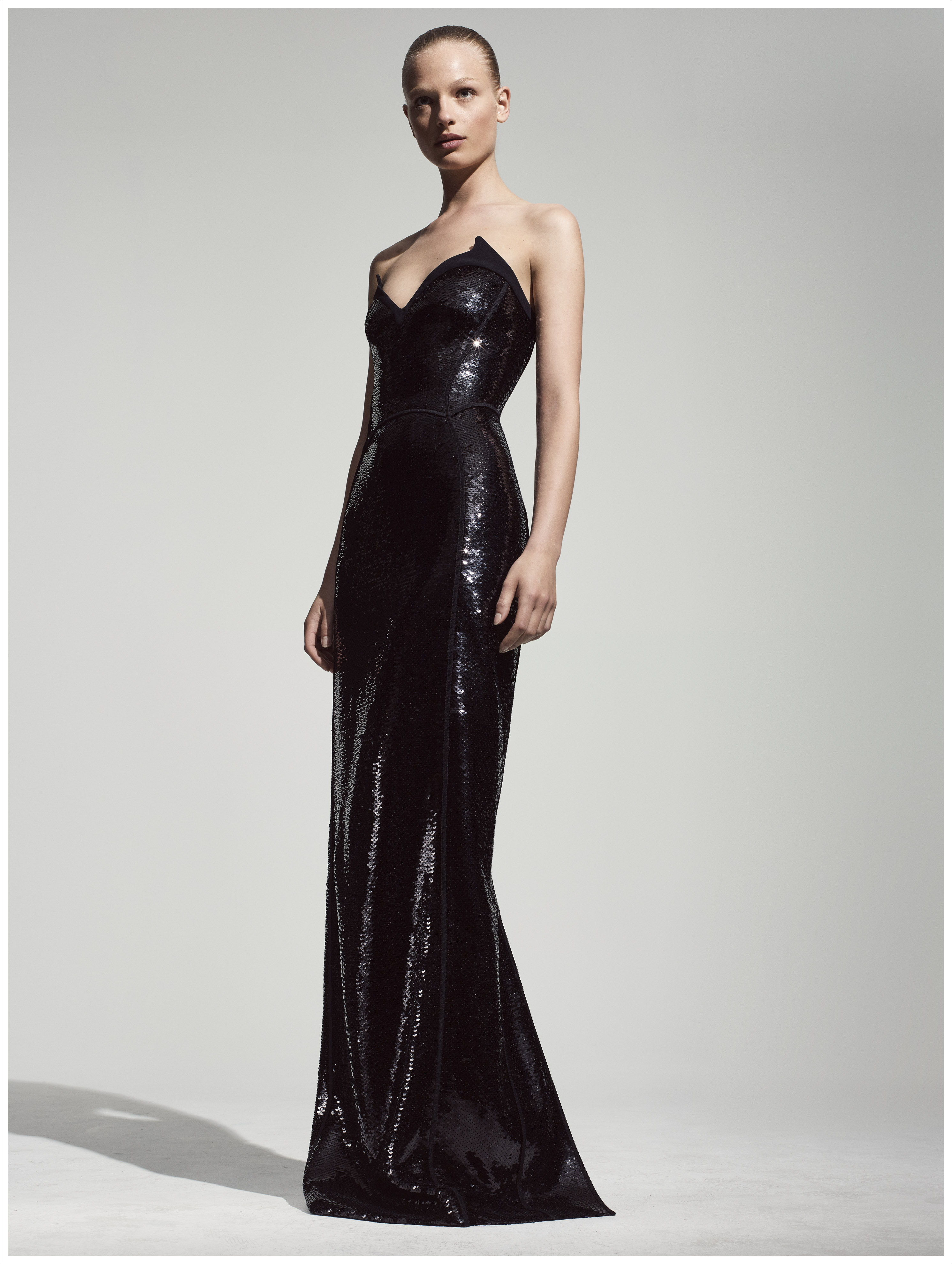 Otro diseño de Mugler, esta vez largo, para una noche sensual de verano. Foto: WGSN.