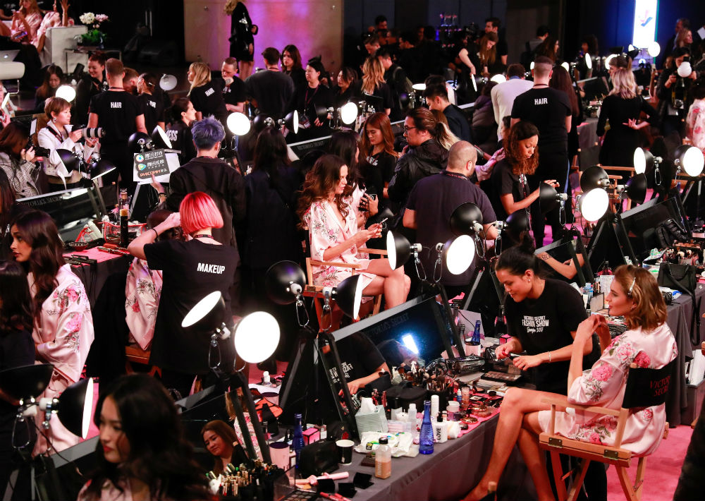 Esta ha sido la primera vez que el desfile tiene lugar en Asia y este año se ha batido el récord de modelos chinas, siete, entre ellas la Liu Wen, la top mejor pagada del país. (EFE/ Sherwin)