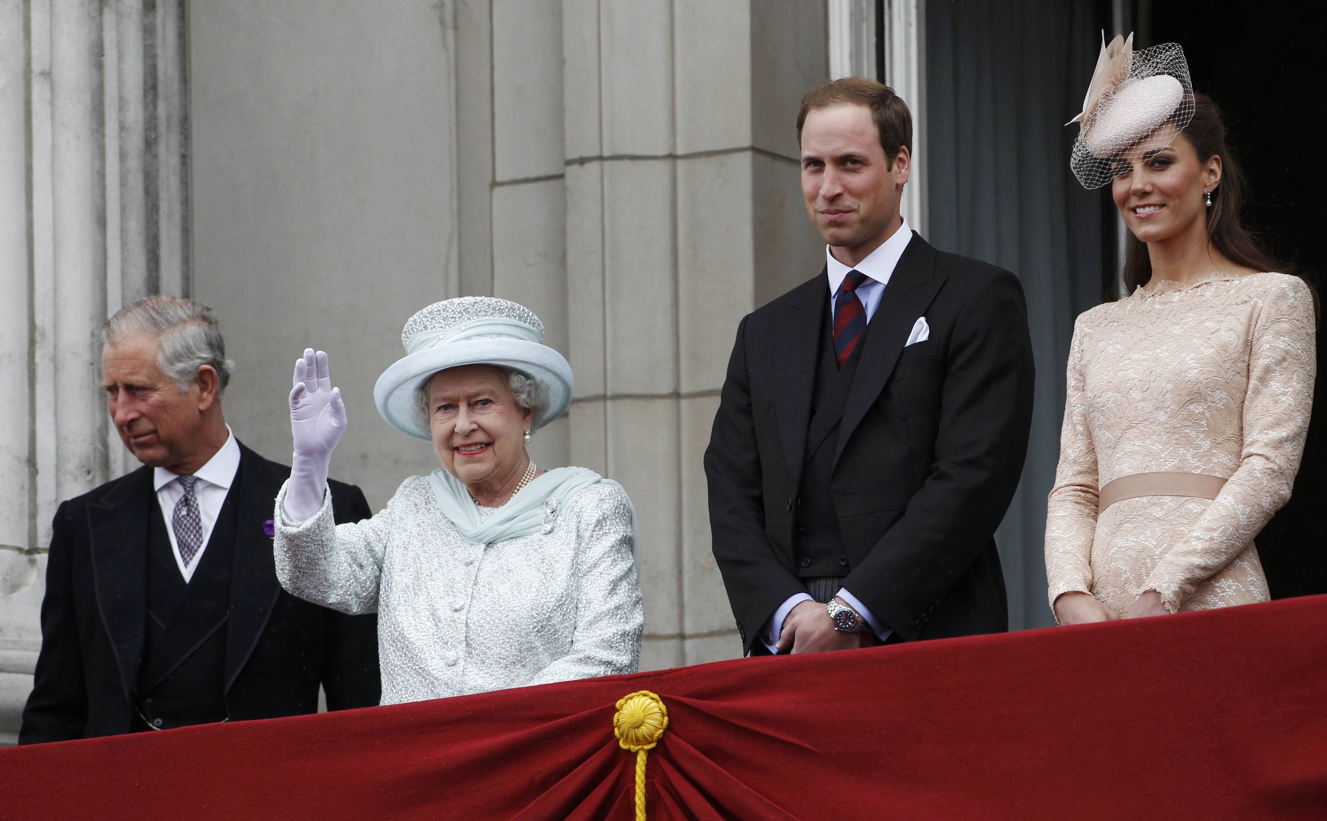 William, hijo de la princesa Diana es el segundo en la línea de sucesión al trono británico, siendo el primogénito de príncipe Carlos.(Archivo)