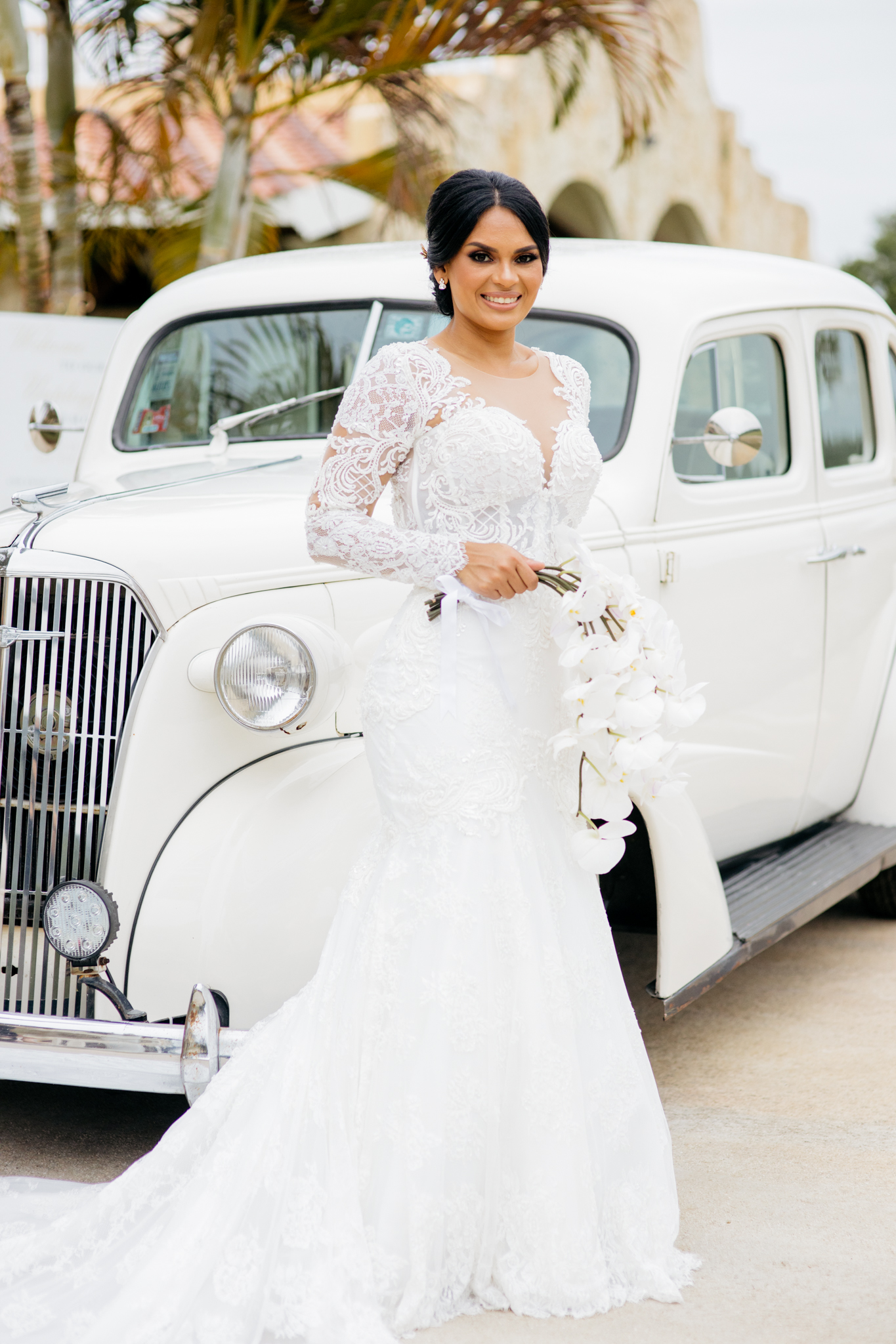 Vestido de la novia: D’Royal Bride, tocado y accesorios de Eva Guadalupe. Arreglo personal: Javier Moreno. Atuendo del novio: Leonardo Fifth Avenue (Maydeline Ines Photography)