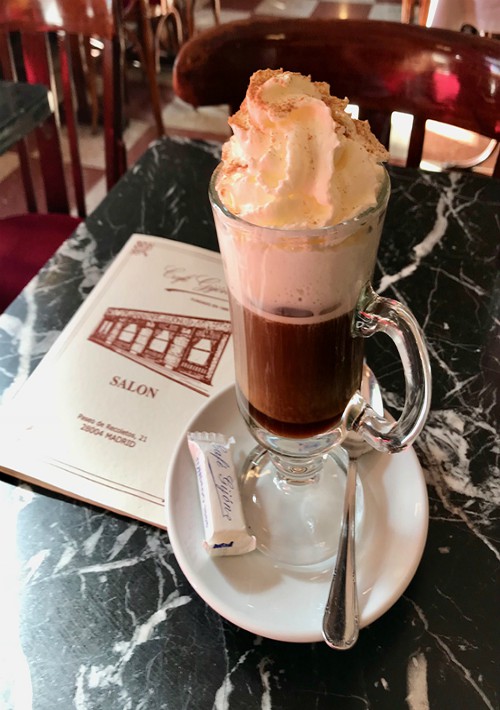 Redescubriendo un clásico, un café en el Café Gijón en Madrid. La magia de este emblemático local, fundado en 1888, todavía está viva. Paseo de Recoletos # 21, Madrid. (Foto Suministrada)