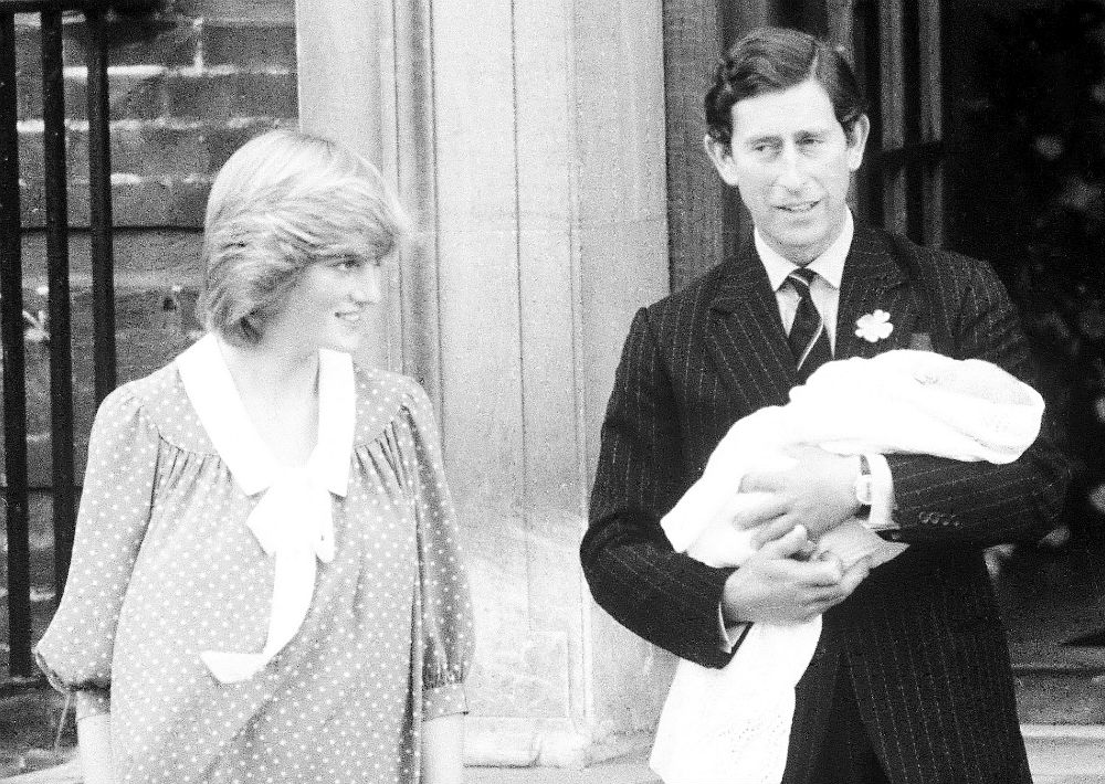 22 de julio de 1992. La princesa Diana y el príncipe Charles durante el nacimiento de su primogénito, el príncipe William. (AP)
