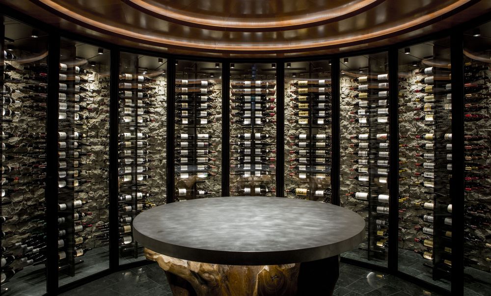 Uno de los tesoros del hotel es su cava de vinos, un espacio histórico que sirvió de íntimo escenario a las bodas de plata de los Príncipes Rainiero y Grace. Foto suministrada.
