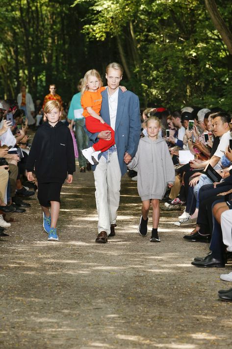 Desfile de la colección primavera-verano 2018 de Balenciaga. (WGSN)