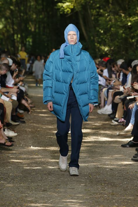 Desfile de la colección primavera-verano 2018 de Balenciaga. (WGSN)