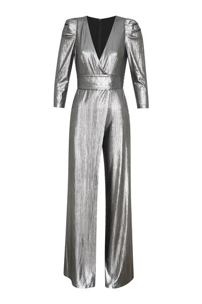 Brillo para celebrar - El hecho de que vayas a pasar las fiestas en casa para evitar la propagación del virus no es una limitación para vestirte bien. Déjale espacio al brillo con este Retrofête Monroe Jumpsuit, de Olivia Boutique, que puedes conseguir a través de shop-olivia.com (Suministrada)