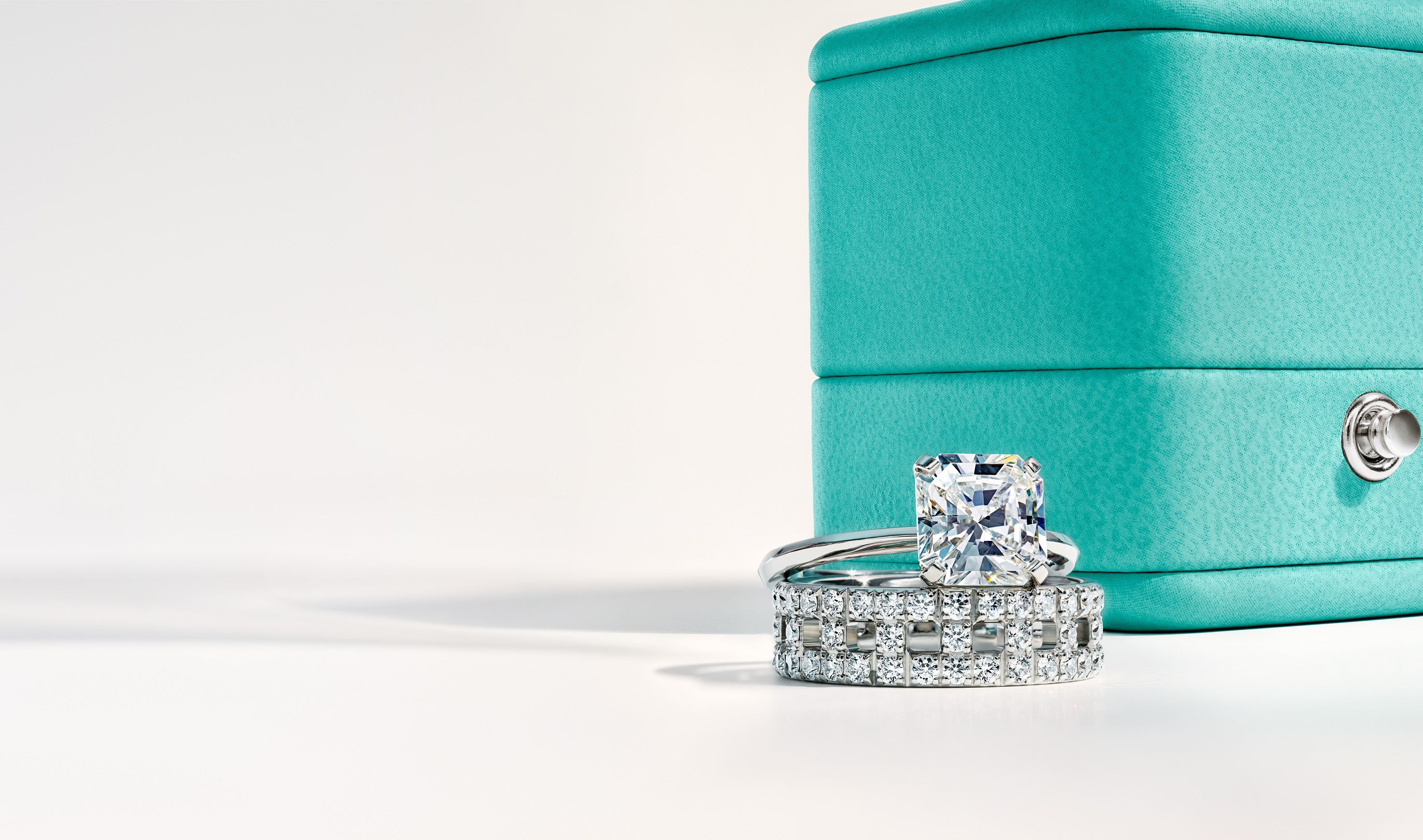 Anillos en platino con detalles de diamantes de Tiffany & Co. (Suministrada)