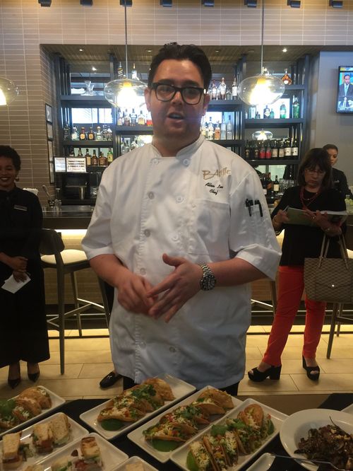 El chef Allan Lee, de Bazille, el restaurante estilo bistró de cocina americana y caribeña.