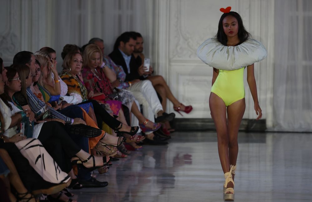 Desfile de Ágatha Ruiz de la Prada. (Foto: David Villafañe)