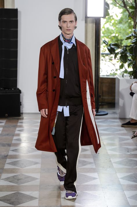 Desfile de la colección primavera-verano 2018 de Valentino. (WGSN)