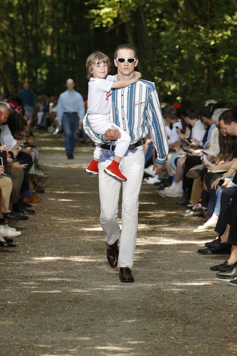 Desfile de la colección primavera-verano 2018 de Balenciaga. (WGSN)