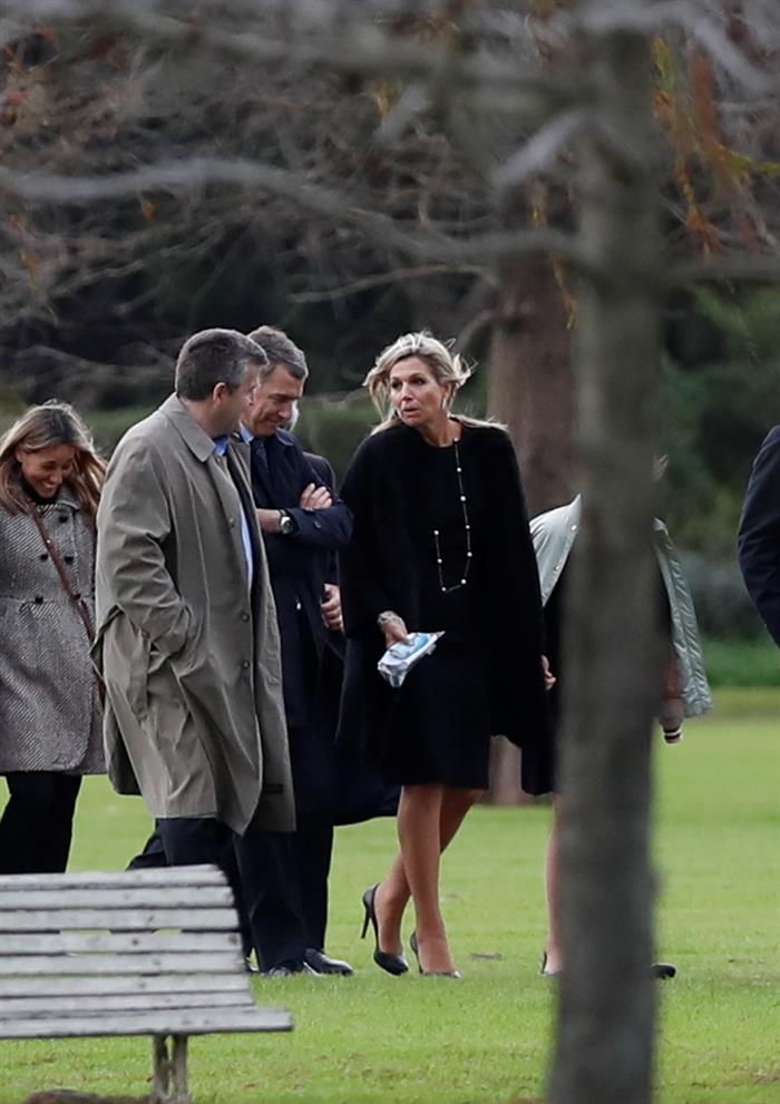 La reina Máxima de Holanda, durante el funeral de su padre, Jorge Zorreguieta, el jueves 10 de agosto de 2017, en un cementerio de la Provincia de Buenos. Foto EFE/David Fernández.