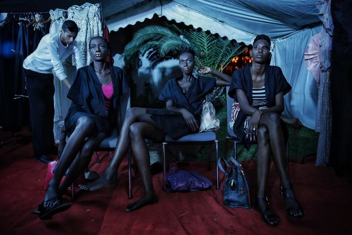 Dakar es un centro creativo, con gran parte de su energía motivada por Adama Ndiaye, la organizadora de 39 años de la Semana de la Moda de Dakar. (Prensa Asociada)
