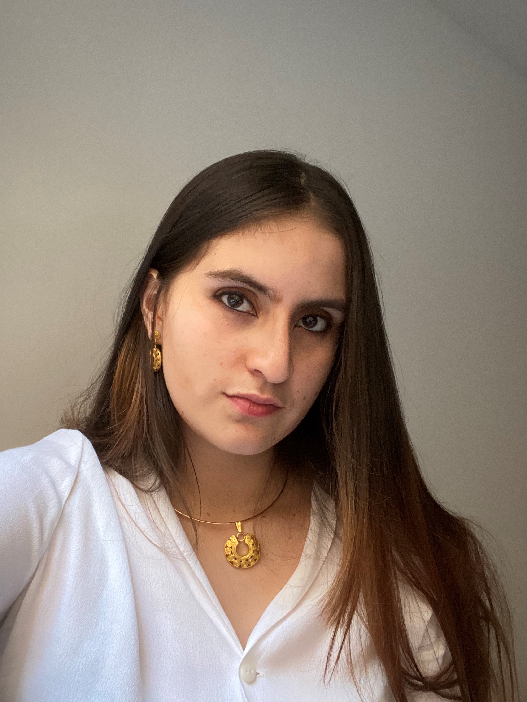 La colombiana Alejandra Beltrán, de 21 años, participa en el evento desde Bogotá, donde estudia tanto moda como ingeniería industrial. (EFE)