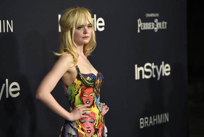 Elle Fanning, ganadora del Breakthrough Style Star Award. (AP)