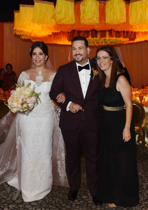 Rebeca Cintrón y Carlos Ortiz junto a Mara Torres, de Blanco by Mara.