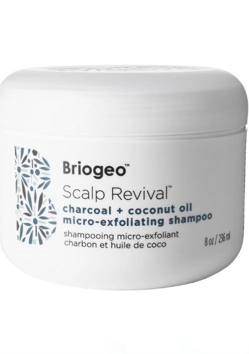 Briogeo Scalp Revival Charcoal + Coconut Oil Micro-exfoliating Shampoo ayuda a desintoxicar, exfoliar, suavizar y balancear el cuero cabelludo para una óptima salud de la piel. Disponible en Sephora. (Foto: Suministrada)