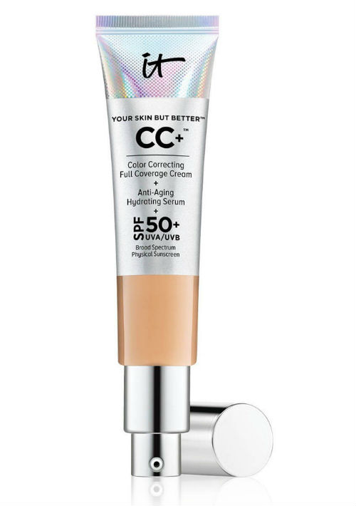 5. CC Cream - Este producto ofrece los beneficios de una base de maquillaje, suero antiedad, minimiza los poros, actúa como corrector, hidrata y ofrece protección de rayos solares. CC+™ Cream with SPF 50 de It Cosmetics. (Suministrada)