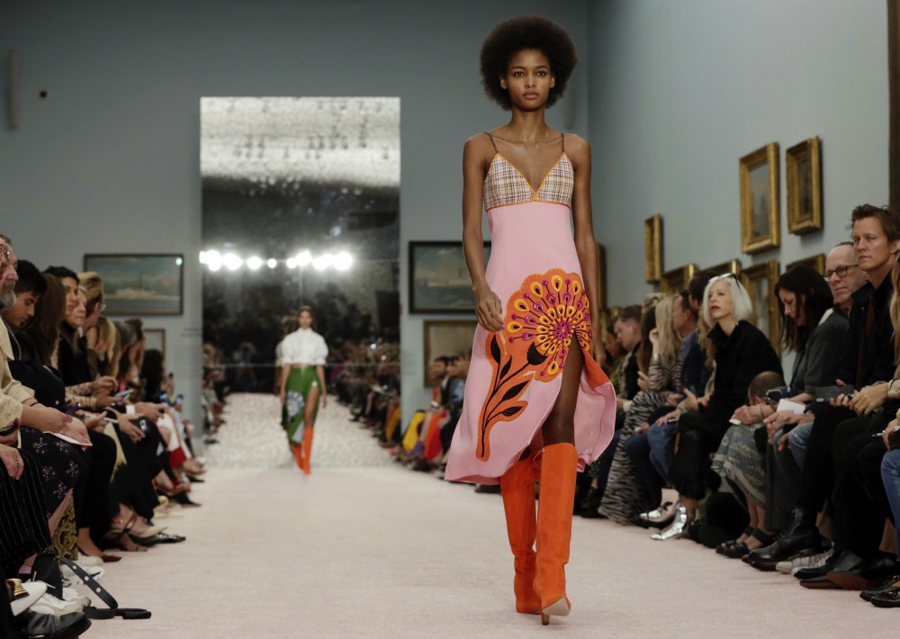 Los vestidos florales fueron unos de los grandes protagonistas del día. (Foto: AP)