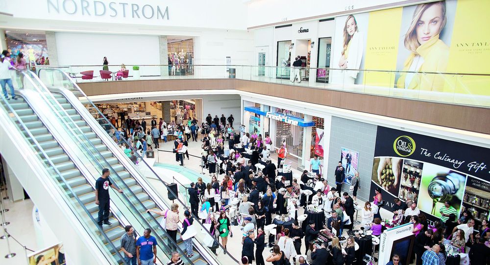 En la primera apertura de Nordstrom en Puerto Rico, en marzo de 2015, cuando el público llenó los pasillos de The Mall of San Juan.